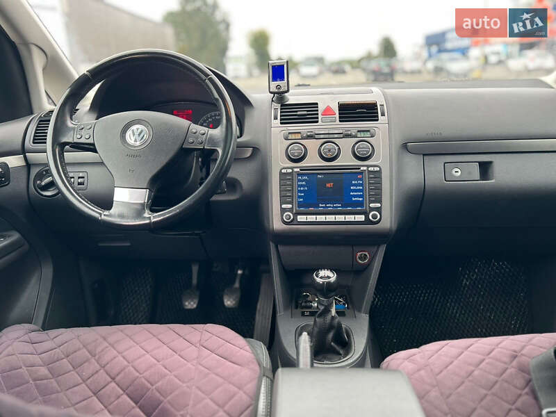 Минивэн Volkswagen Touran 2007 в Луцке