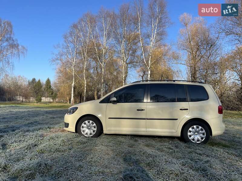Минивэн Volkswagen Touran 2013 в Староконстантинове