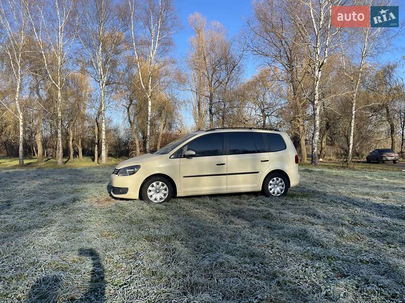 Минивэн Volkswagen Touran 2013 в Староконстантинове