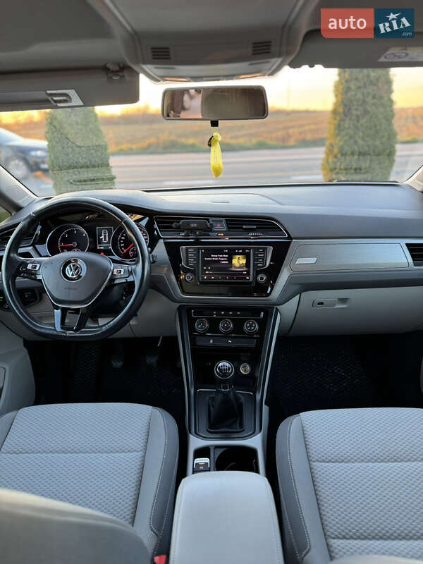 Микровэн Volkswagen Touran 2015 в Виноградове