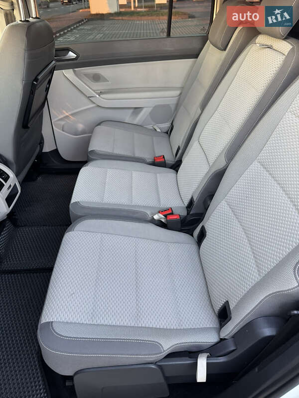 Микровэн Volkswagen Touran 2015 в Виноградове