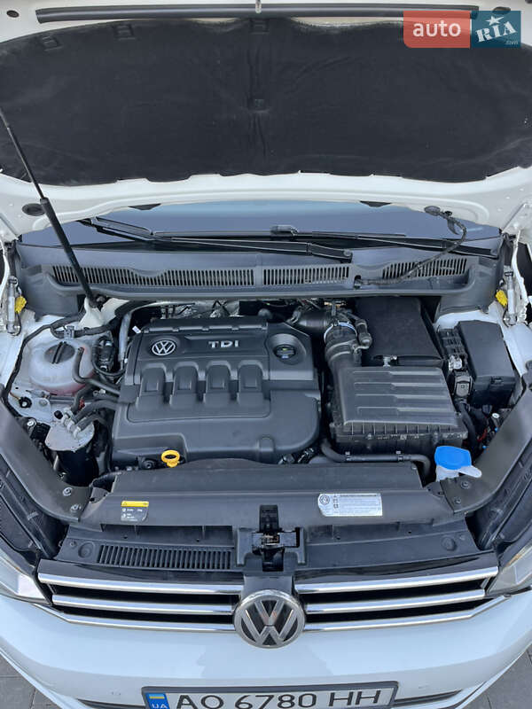 Микровэн Volkswagen Touran 2015 в Виноградове