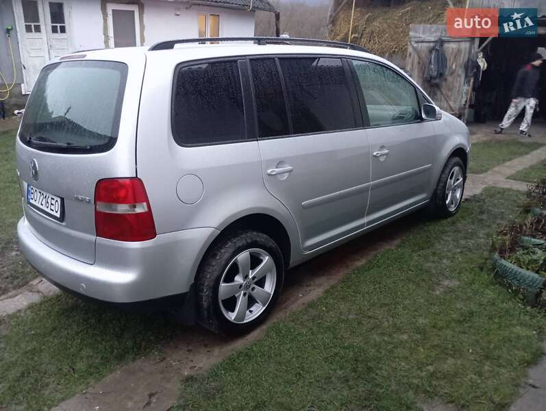 Минивэн Volkswagen Touran 2003 в Бучаче