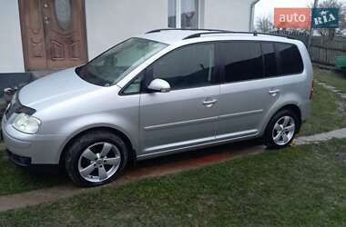 Минивэн Volkswagen Touran 2003 в Бучаче