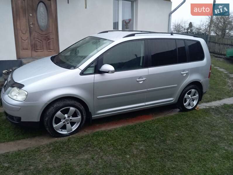 Минивэн Volkswagen Touran 2003 в Бучаче