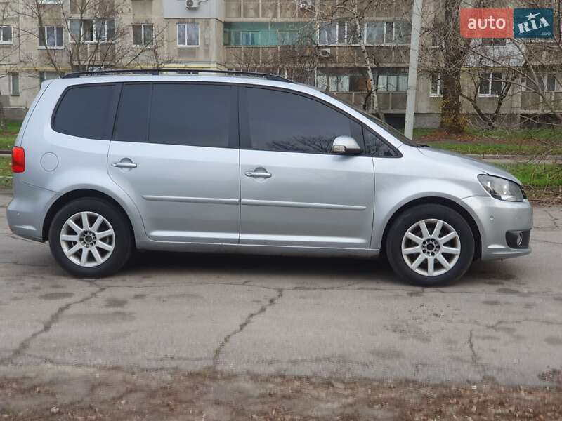 Минивэн Volkswagen Touran 2011 в Кременчуге