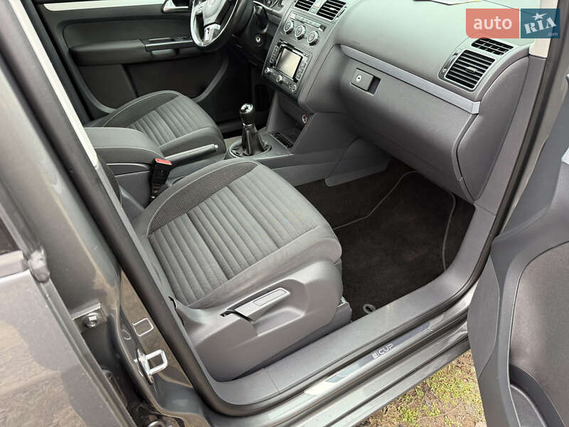 Минивэн Volkswagen Touran 2015 в Нововолынске