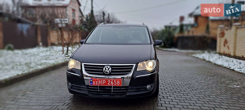 Минивэн Volkswagen Touran 2007 в Рожище