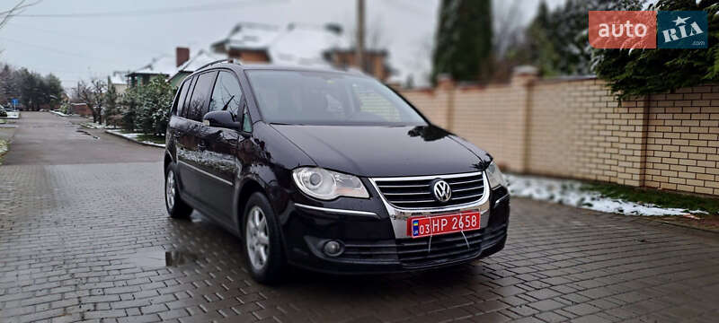 Минивэн Volkswagen Touran 2007 в Рожище