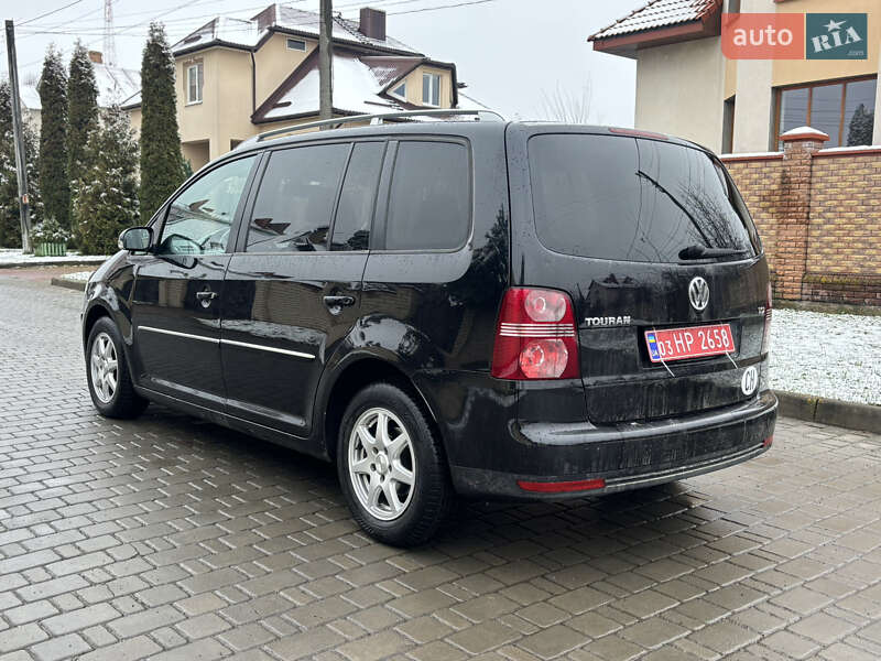 Минивэн Volkswagen Touran 2007 в Рожище