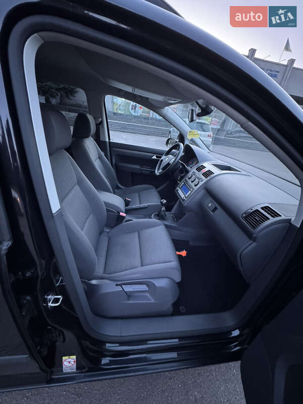 Минивэн Volkswagen Touran 2008 в Ровно