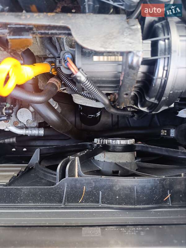 Минивэн Volkswagen Touran 2007 в Луцке