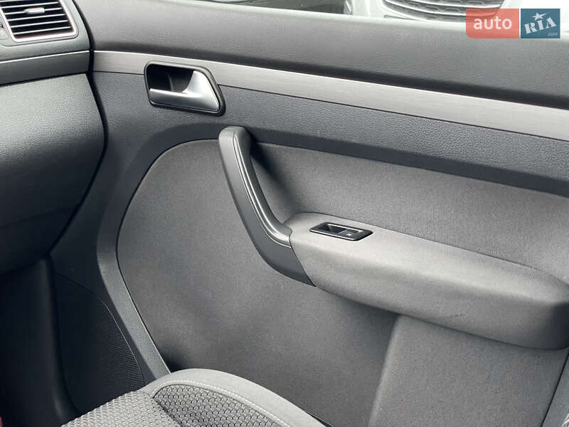 Минивэн Volkswagen Touran 2014 в Мукачево