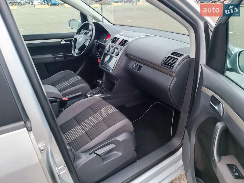 Минивэн Volkswagen Touran 2010 в Киеве фото 8 Минивэн Volkswagen Touran 2010 в Киеве