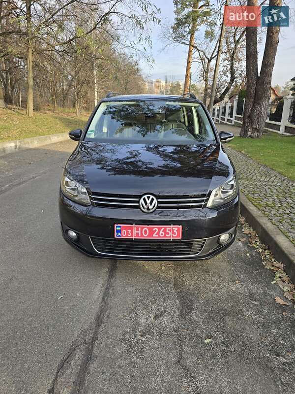 Мінівен Volkswagen Touran 2012 в Києві