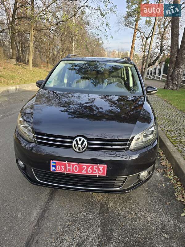 Мінівен Volkswagen Touran 2012 в Києві