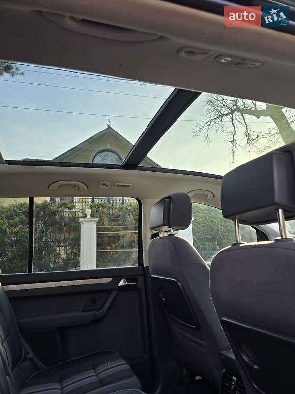 Мінівен Volkswagen Touran 2012 в Києві