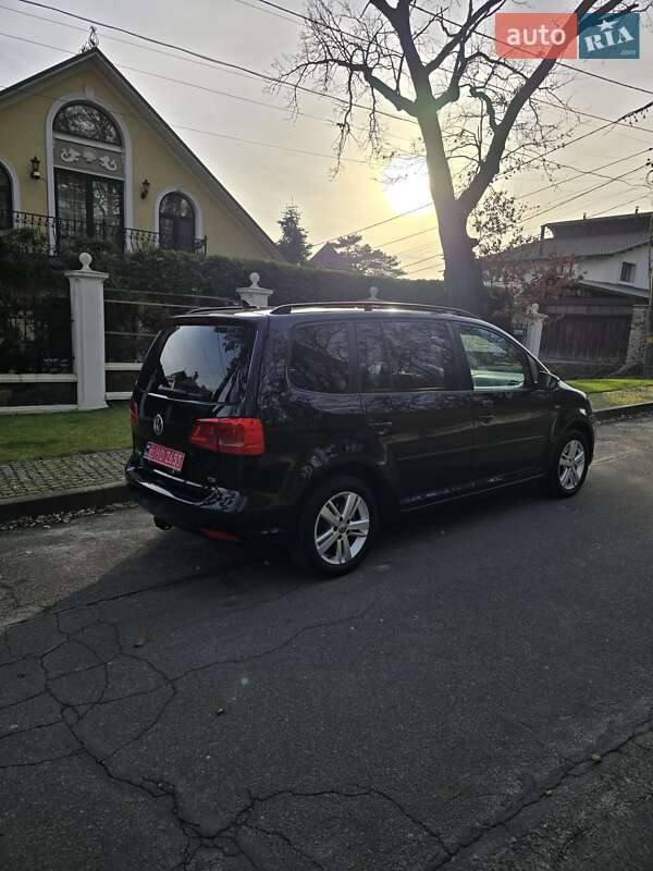 Мінівен Volkswagen Touran 2012 в Києві