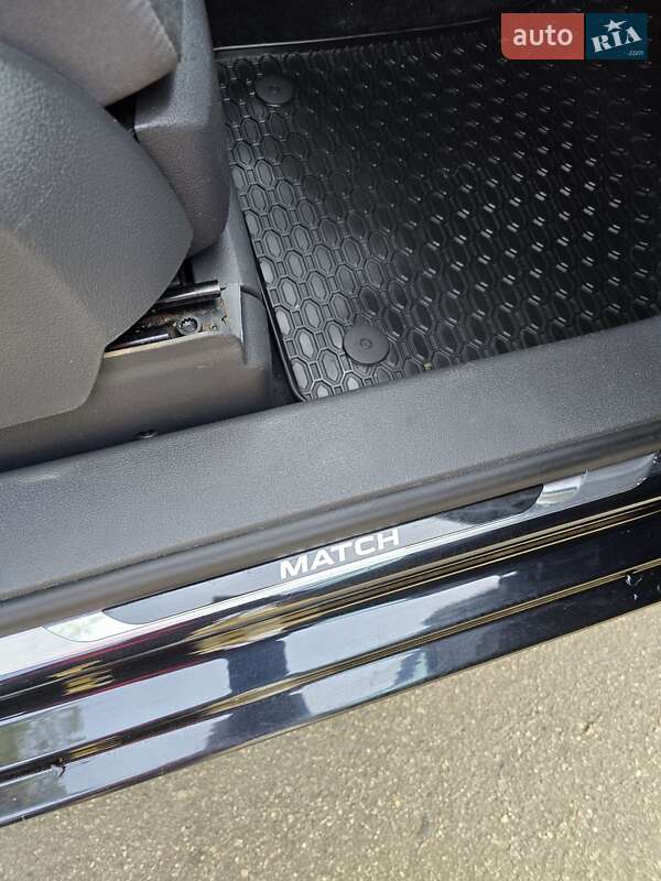 Мінівен Volkswagen Touran 2012 в Києві