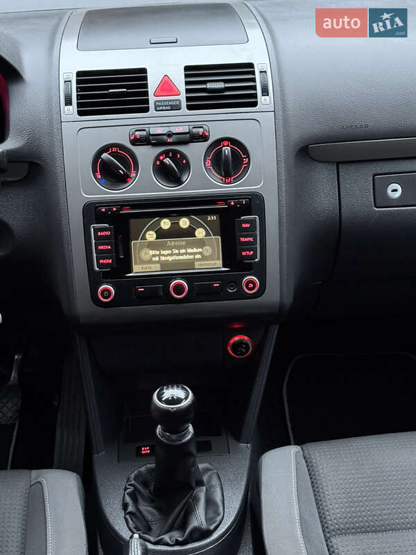 Минивэн Volkswagen Touran 2010 в Дубно