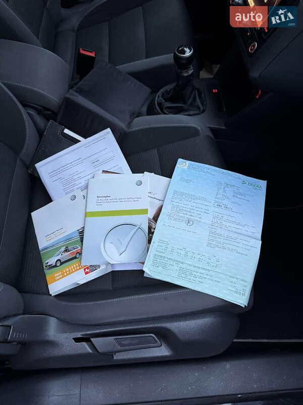 Минивэн Volkswagen Touran 2010 в Дубно