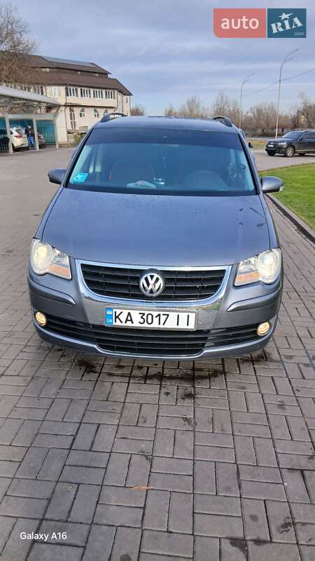 Минивэн Volkswagen Touran 2007 в Киеве