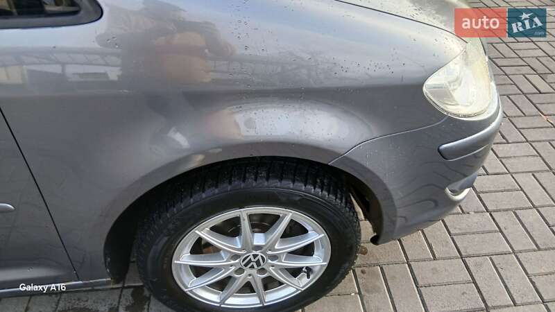 Минивэн Volkswagen Touran 2007 в Киеве