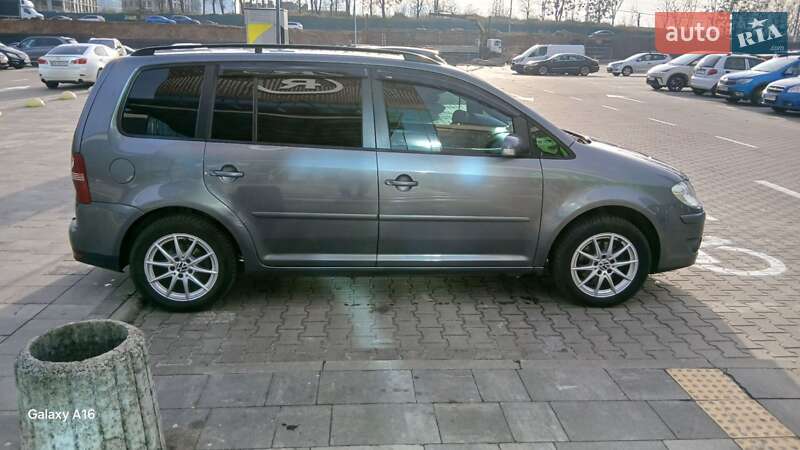 Минивэн Volkswagen Touran 2007 в Киеве