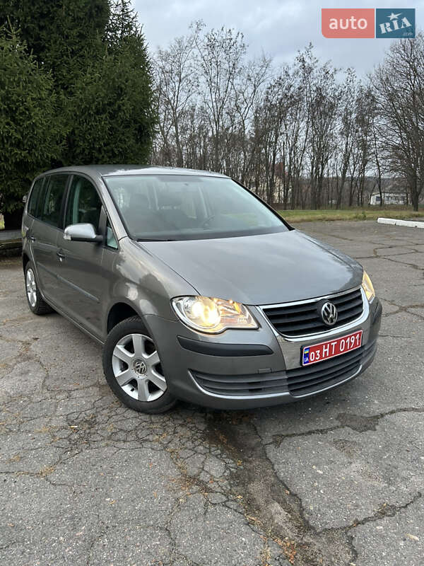 Минивэн Volkswagen Touran 2009 в Золотоноше