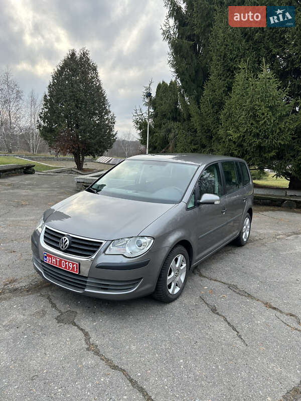 Минивэн Volkswagen Touran 2009 в Золотоноше