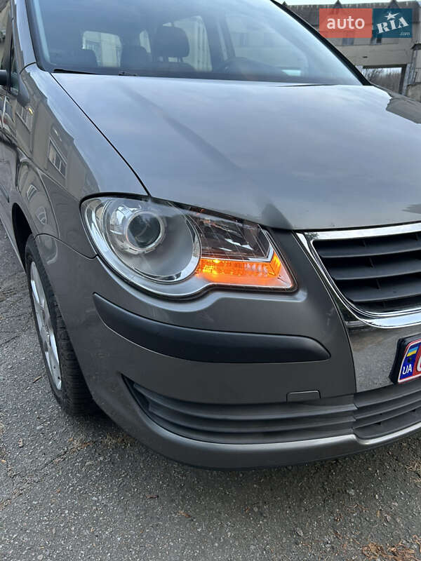 Минивэн Volkswagen Touran 2009 в Золотоноше