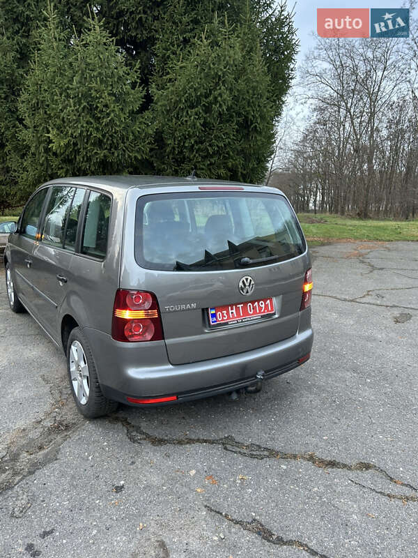 Минивэн Volkswagen Touran 2009 в Золотоноше