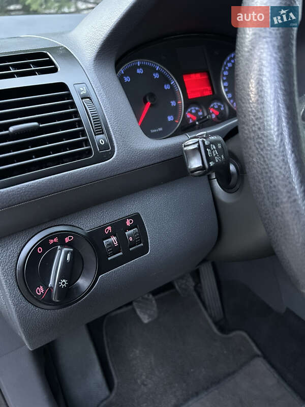 Минивэн Volkswagen Touran 2009 в Золотоноше