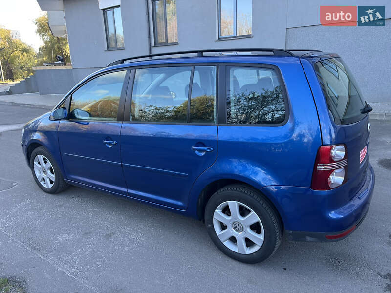 Минивэн Volkswagen Touran 2008 в Сарнах