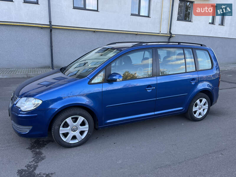 Минивэн Volkswagen Touran 2008 в Сарнах