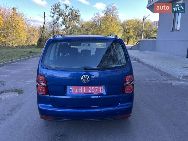 Минивэн Volkswagen Touran 2008 в Сарнах