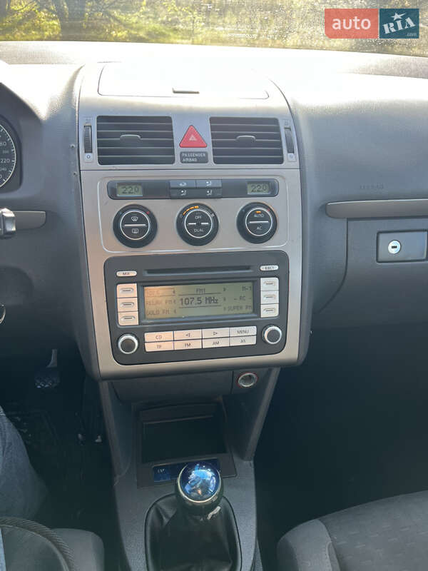 Минивэн Volkswagen Touran 2008 в Сарнах