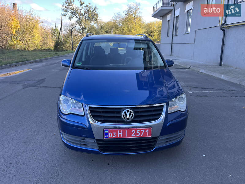 Минивэн Volkswagen Touran 2008 в Сарнах