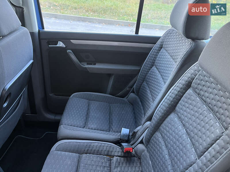 Минивэн Volkswagen Touran 2008 в Сарнах