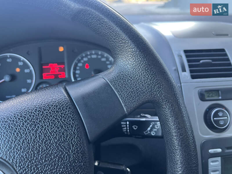 Минивэн Volkswagen Touran 2008 в Сарнах