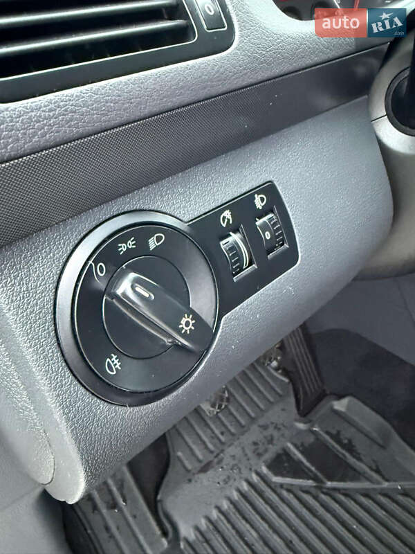 Минивэн Volkswagen Touran 2008 в Виннице