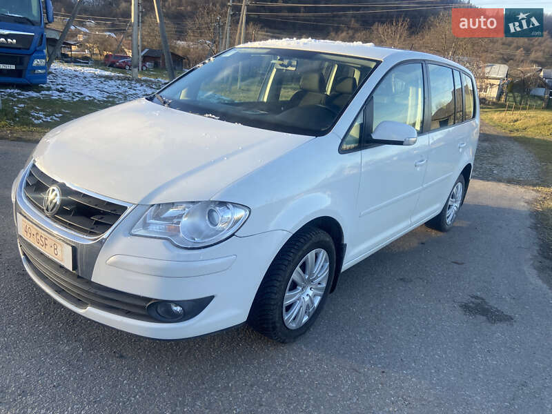 Минивэн Volkswagen Touran 2009 в Косове