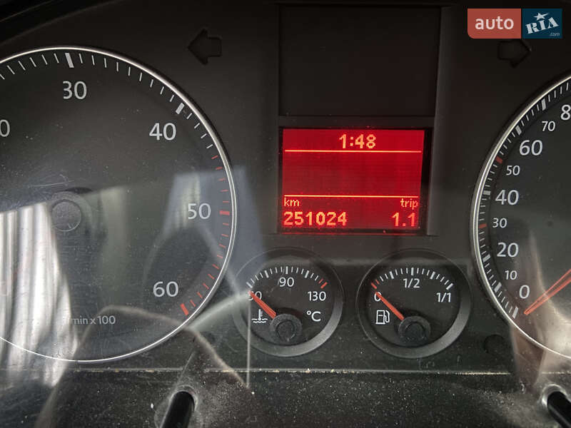 Минивэн Volkswagen Touran 2009 в Косове