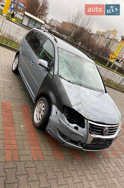 Минивэн Volkswagen Touran 2007 в Киеве
