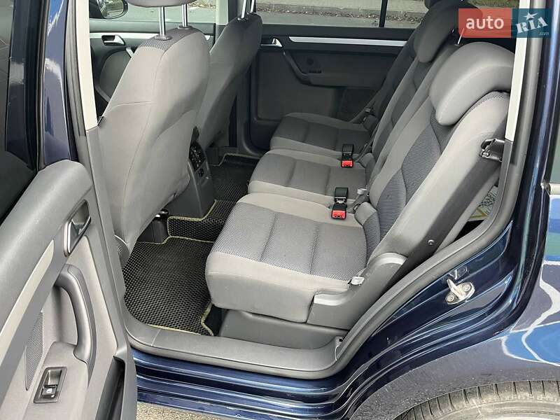 Минивэн Volkswagen Touran 2011 в Киеве