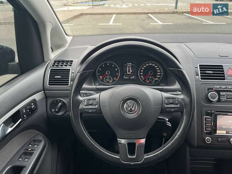 Минивэн Volkswagen Touran 2011 в Киеве