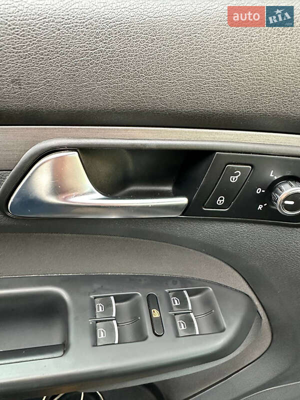 Минивэн Volkswagen Touran 2011 в Василькове