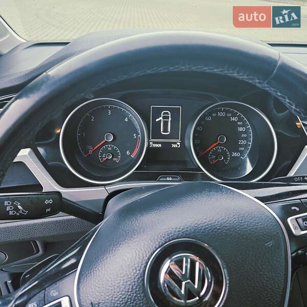 Микровэн Volkswagen Touran 2017 в Ивано-Франковске