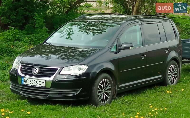 Минивэн Volkswagen Touran 2008 в Луцке