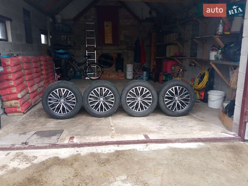 Минивэн Volkswagen Touran 2008 в Луцке